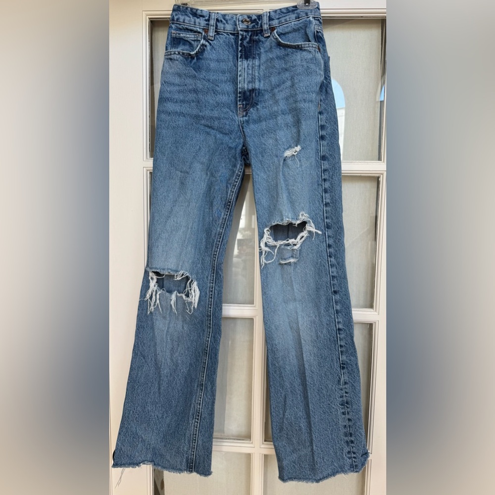 Zara womens Sz 2 straight leg ripped jeans